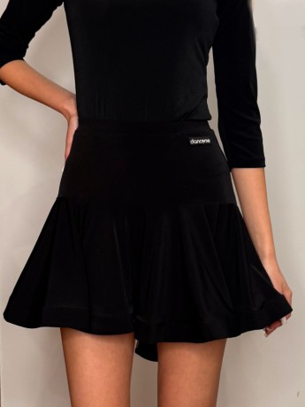 Skirt with crinoline and longer back