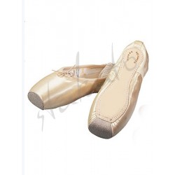 Sticking tips on pointe shoes (Entrée N)
